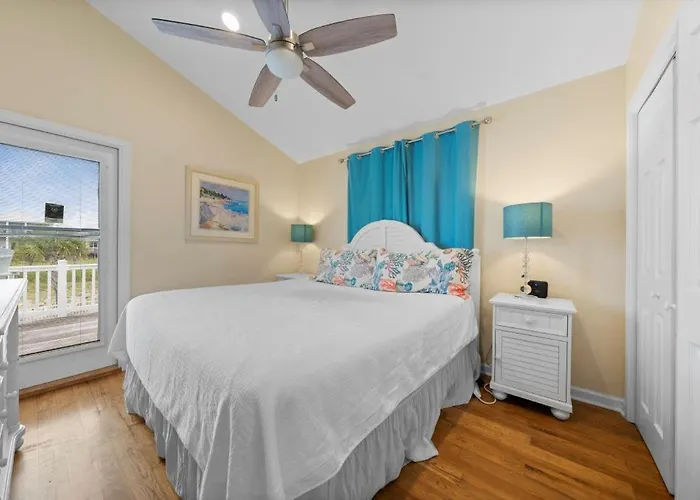 4 Shore By Youngs Suncoast Holiday home